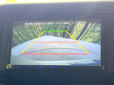 【バックカメラ】駐車時に後方がリアルタイム映像で確認できます。大型商業施設や立体駐車場での駐車時や、夜間のバック時に大活躍!運転スキルに関わらず、今や必須となった装備のひとつです!