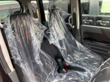 運転席はこちらです。プライベートな車内なのでリラックスできる空間を。