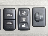 【パワーシート】スイッチ一つで簡単にシートの微調整が可能!電動だから力もいりません!快適なシートポジションにセットして、快適なドライブをお楽しみください。