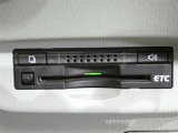 ナビ連動タイプのETC車載機です。ナビゲーションと連動してくれますのでカード未挿入を知らせてくれるなど便利な機能が追加されています。