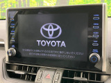 【メーカー純正9型ナビ】インテリアに溶け込むスタイリッシュな「専用設計」メーカーナビを装備♪視認性や操作性など基本性能にも優れ、より上質なカーライフをお楽しみいただけます。