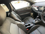 運転席とても綺麗な状態となっております。