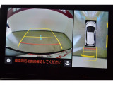 パノラミックビューモニター付きです。 車両を上から見たような映像をディスプレイオーディオ画面に表示。 運転席からの目視だけでは見にくい、車両周辺の状況をリアルタイムでしっかり確認できます。