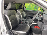 運転席シート廻りは使用感も少なく、良好な状態となっています。前オーナー様が丁寧に使っていたことがよくわかりますね。