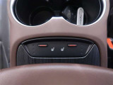 運転席と助手席にはベントレーション機能付きシートヒーターを装備しています。