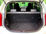 普段のお買い物や通勤、送迎等に十分な荷室スペースを確保しております。セカンドシートを倒すと、大きな荷物の積載も可能です♪