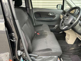 座り心地が良いシートなので長時間の運転でも快適にお過ごしいただけます。新品のフロアマットのご注文も可能です。掲載箇所以外にご希望の写真がございましたらお気軽にお問い合わせ下さい。