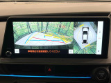 【パノラミックビューモニター】専用のカメラにより、上から見下ろしたような視点で360度クルマの周囲を確認することができます☆死角部分も確認しやすく、狭い場所での切り返しや駐車もスムーズに行えます。