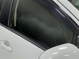 運転席のガラスが視認性不良のため、納車前の点検時にガラス交換対応させていただきます。