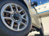 【純正16インチアルミホイール】外観にマッチした純正アルミホイールを装着しております。各種社外アルミホイールや、スタッドレスタイヤも取扱いしております。是非ご相談ください♪