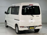 広い展示場にゆったりと展示をしております。ベビーカーでもゆっくりと車をご覧いただけますよ!