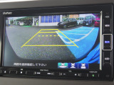 ★バックモニター搭載★ バック時目視しにくいクルマの周囲をカメラで映し出し、安全・安心駐車をサポート♪バックの苦手な方も後ろがハッキリ見えるので安心です☆