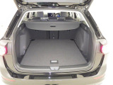 充分な容量を確保したトランクルームは、後席を倒せばさらに大きな荷物も収納可能です。