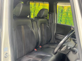 運転席シート廻りは使用感も少なく、良好な状態となっています。前オーナー様が丁寧に使っていたことがよくわかりますね。