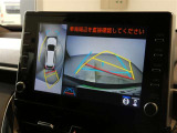 パノラミックビューモニター付きです。車両を上から見たような映像をディスプレイオーディオ画面に表示。運転席からの目視だけでは見にくい、車両周辺の状況をリアルタイムでしっかり確認できます。