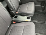セカンドシートにもカップホルダーが御座います