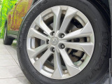 【純正17インチアルミホイール】外観にマッチした純正アルミホイールを装着しております。各種社外アルミホイールや、スタッドレスタイヤも取扱いしております。是非ご相談ください♪