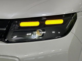 【LEDヘッドライト】悪天候や夜間走行時も良好な視界を確保し安心して運転できる高輝度LEDヘッドライトを装備!点灯速度が早く、消費電力も抑えられています。