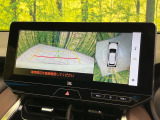【パノラミックビューモニター】専用のカメラにより、上から見下ろしたような視点で360度クルマの周囲を確認することができます☆死角部分も確認しやすく、狭い場所での切り返しや駐車もスムーズに行えます。