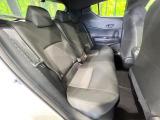 後部座席も気になるようなキズ・汚れやへたり等、大きなダメージはなく、良好な状態です。