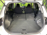 普段のお買い物や通勤、送迎等に十分な荷室スペースを確保しております。セカンドシートを倒すと、大きな荷物の積載も可能です♪