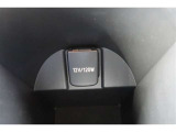 【アクセサリーソケット】12Vのカー用品等の電源供給が可能です。
