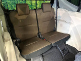 後部座席も気になるようなキズ・汚れやへたり等、大きなダメージはなく、良好な状態です。