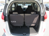 広い荷室で沢山の荷物が乗ります!更にシートアレンジを行うことでもっと大きな荷物も載せる事ができます。