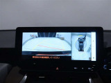 パノラミックビューモニター付きです。車両を上から見たような映像をディスプレイオーディオ画面に表示。運転席からの目視だけでは見にくい、車両周辺の状況をリアルタイムでしっかり確認できます。