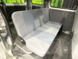 後部座席も気になるようなキズ・汚れやへたり等、大きなダメージはなく、良好な状態です。