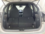 後部座席は6:4分割で可倒式です。広々とした荷室は、趣味の道具もたくさん入りますし、子育てママには、マザーバックやベビーカー、大きな買い物エコバックも入って便利です♪