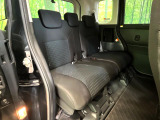 後部座席も気になるようなキズ・汚れやへたり等、大きなダメージはなく、良好な状態です。