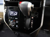 CVT(無段変速)のオートマチックです。インパネシフトがとても使い易く足元がスッキリするので、空間が広く使えますね♪