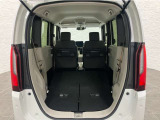 簡単に収納できる後部座席!大空間が出現します!シートアレンジが多彩な点も特徴です!レジャー用品も積み込めます!