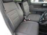 運転席も広々とゆったりしております。広いと乗り降りも楽ですし、運転時も疲れにくく、運転しやすいです!