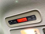 【リアオートエアコン】広い後部座席には必須の機能!風量や温度を自動で調整し前席と同様な車内環境にしてくれるリアオートエアコンを装備。夏の暑さも冬の寒さもストレスなく快適にお過ごしいただけます♪