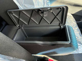 アームレストにも収納がございます!
