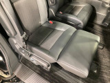 【オットマン付セカンドシート】足を延ばしてリラックスしたいときに便利なオットマン!ロングドライブや仮眠の際にもゆったり快適にお過ごしいただけます♪