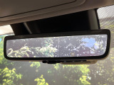 【デジタルインナーミラー】後席の大きな荷物や同乗者で後方が確認しづらい時でも安心!カメラが撮影した車両後方の映像をルームミラー内に表示。クリアな視界で状況の確認が可能です!