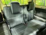 後部座席も気になるようなキズ・汚れやへたり等、大きなダメージはなく、良好な状態です。