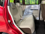 後部座席も気になるようなキズ・汚れやへたり等、大きなダメージはなく、良好な状態です。