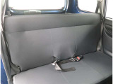 【リヤシート】後席もゆったり快適な空間でドライブを楽しめます。