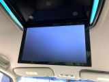 【フリップダウンモニター】大画面モニターで後席でもエンタメをお楽しみいただけます。小さなお子様にも大人気の装備です♪