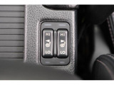 運転席、助手席にはシートヒーターが付いています。
