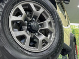 【純正アルミホイール】外観にマッチした純正アルミホイールを装着しております。各種社外アルミホイールや、スタッドレスタイヤも取扱いしております。是非ご相談ください♪
