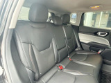 ●後部座席も気になるようなキズ・汚れやへたり等、大きなダメージはなく、良好な状態です。