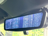 【ALPINEデジタルインナーミラー】後席の大きな荷物や同乗者で後方が確認しづらい時でも安心!カメラが撮影した車両後方の映像をルームミラー内に表示。クリアな視界で状況の確認が可能です!