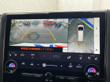 【パノラミックビューモニター】専用のカメラにより、上から見下ろしたような視点で360度クルマの周囲を確認することができます☆死角部分も確認しやすく、狭い場所での切り返しや駐車もスムーズに行えます。