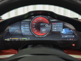 Apple CarPlayやワイヤレスチャージャーなど、日常での利便性も備えております。