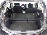 セカンドシートを倒すとさらに広々のラゲッジスペース